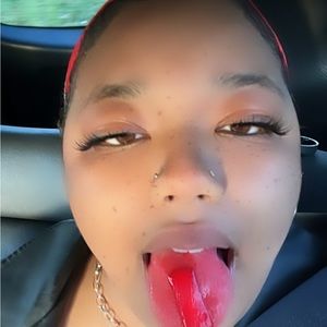 Meet your Posher, Raeven